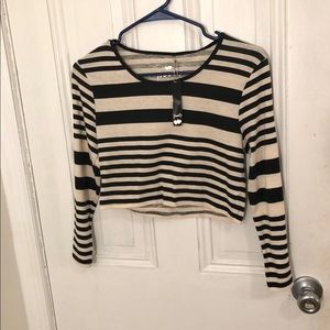 SALE! 🛑 NWT POOF Crop Top